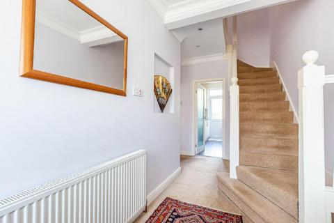 3 Orchard Close, London, SW20 9HU