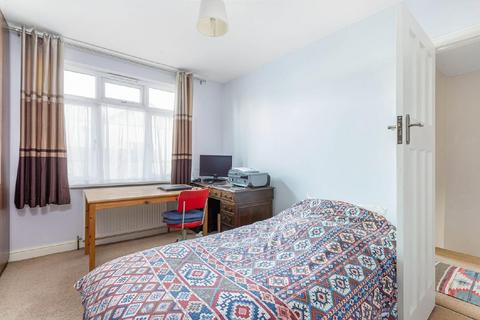 3 Orchard Close, London, SW20 9HU