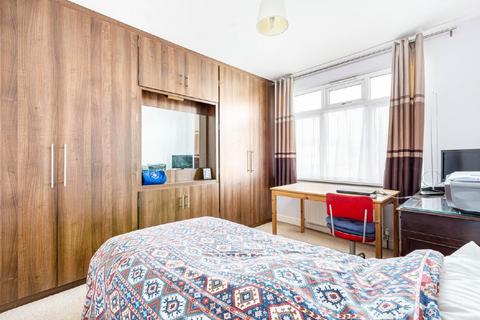 3 Orchard Close, London, SW20 9HU