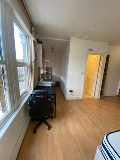 Studio to rent, Buckley Road, Kilburn