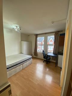 Studio to rent, Buckley Road, Kilburn