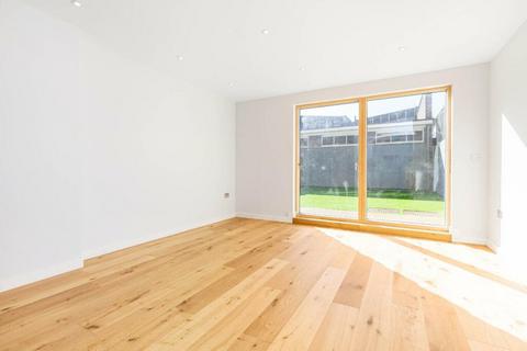 3 bedroom apartment for sale, London E1