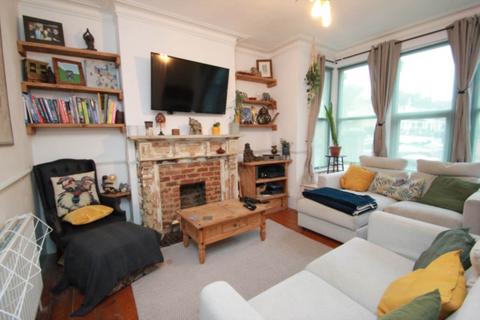 82 Burdett Avenue, Westcliff-on-sea, SS0 7JW