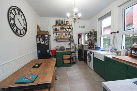 82 Burdett Avenue, Westcliff-on-sea, SS0 7JW