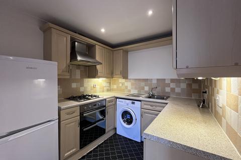 2 bedroom flat to rent, Stoke, Devon PL2