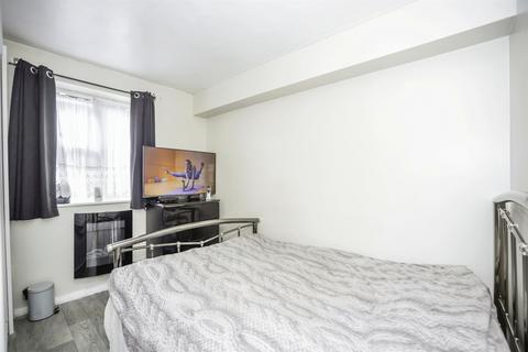 1 bedroom flat for sale, Hove Close, RM17