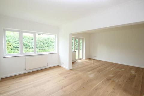 2 bedroom apartment to rent, Wey Manor Road, Addlestone KT15