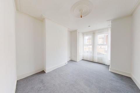 2 bedroom ground floor flat to rent, 24a Wimborne