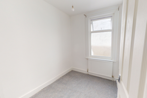 2 bedroom ground floor flat to rent, 24a Wimborne