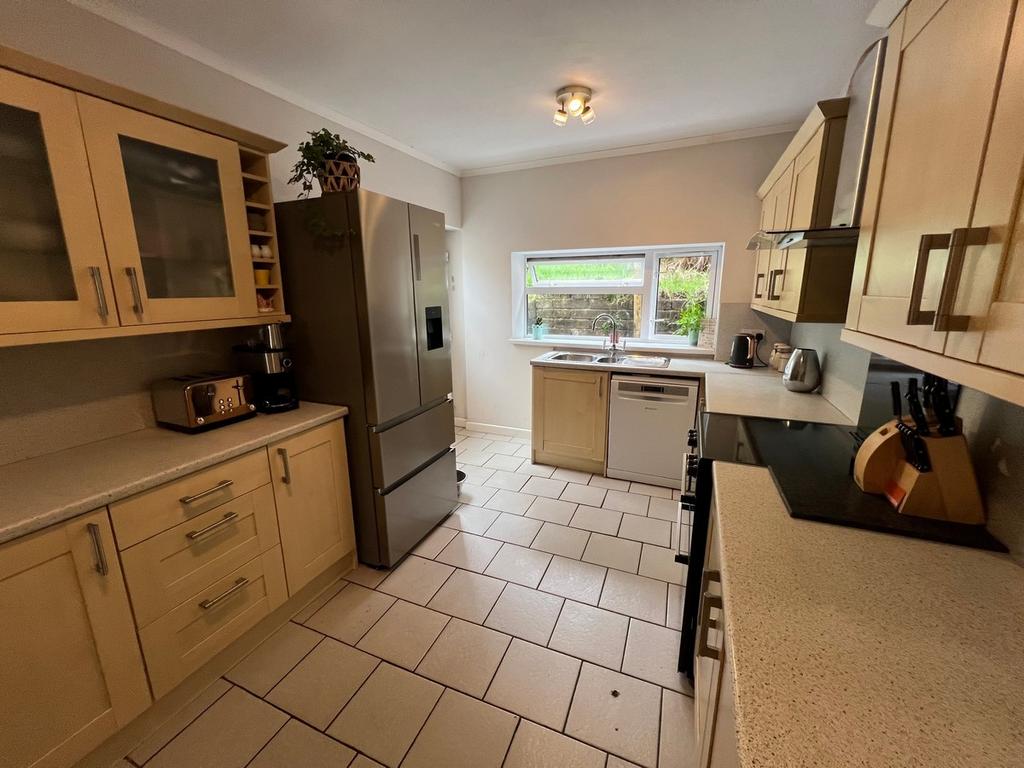 Phillip Street Pontypridd Pontypridd 5 bed semidetached bungalow for sale £220,000
