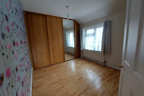 3 bedroom terraced house to rent, Lynett Road, Dagenham