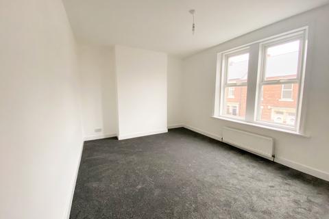 3 bedroom flat to rent, Chirton West View, North Shields, NE29