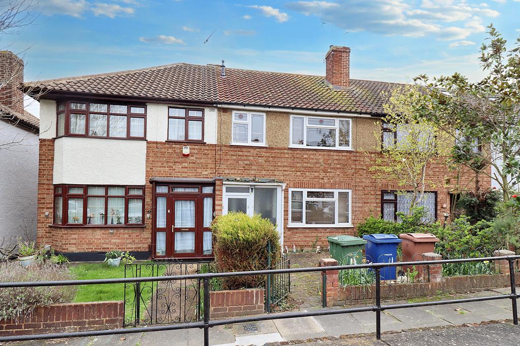 Alfred Road, Aveley RM15 3 bed terraced house for sale £305,500