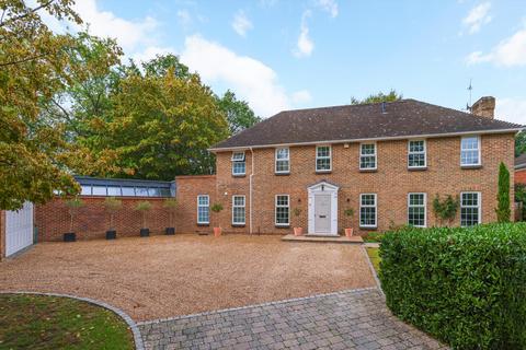 5 bedroom detached house to rent, Burleigh Park, Cobham, Surrey, KT11