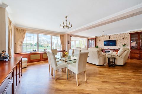 4 bedroom detached house for sale, Mayfield Gardens, Staines-Upon-Thames, TW18