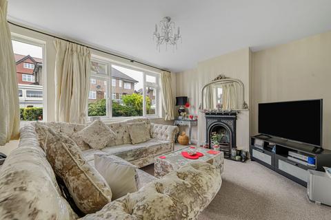19 Mount Court, West Wickham, BR4 9AH