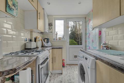 19 Mount Court, West Wickham, BR4 9AH