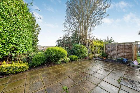 19 Mount Court, West Wickham, BR4 9AH