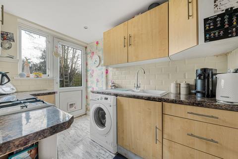 19 Mount Court, West Wickham, BR4 9AH