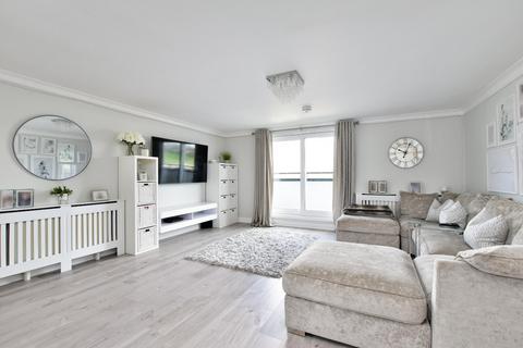 2 bedroom flat for sale, Ovaltine Court, Ovaltine Drive, Kings Langley, Herts, WD4
