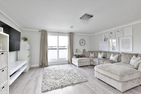 2 bedroom flat for sale, Ovaltine Court, Ovaltine Drive, Kings Langley, Herts, WD4