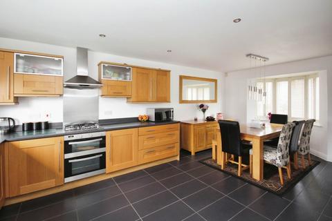 4 bedroom detached house to rent, Spoonbill Rise, Bracknell RG12