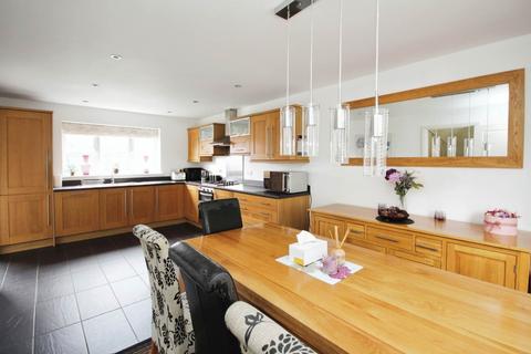 4 bedroom detached house to rent, Spoonbill Rise, Bracknell RG12