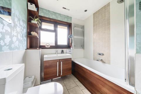 65 Bishops Drive, Wokingham, RG40 1WA