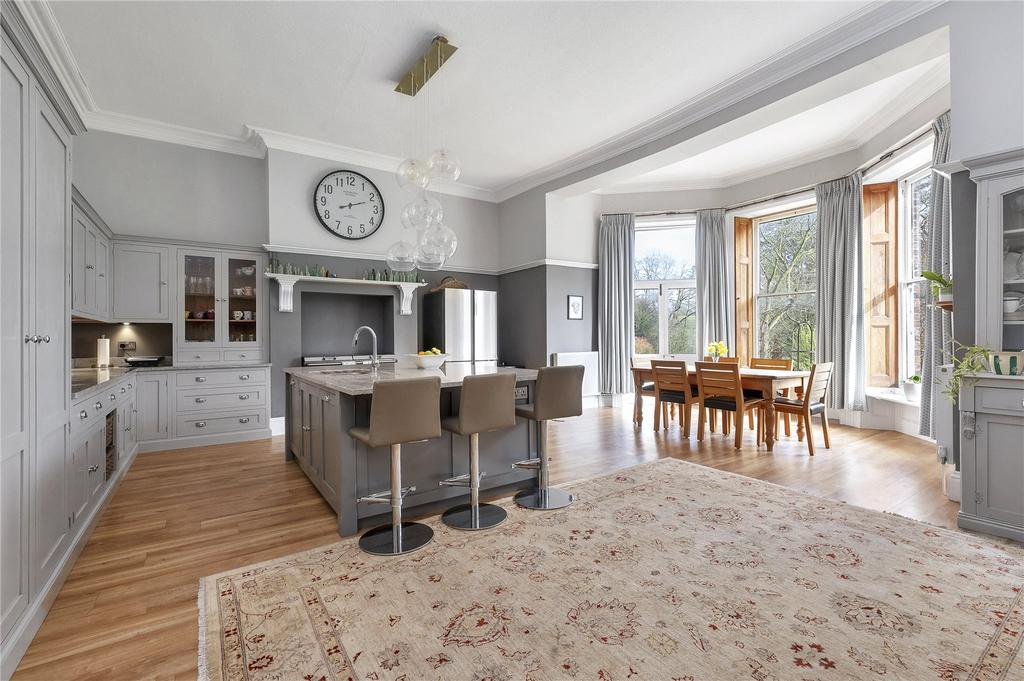 Kitchen/Dining Area