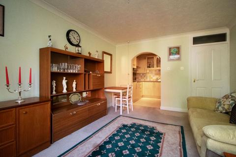 1 bedroom flat for sale, Rosecott, Havant Road, Horndean, Waterlooville, PO8 0XA