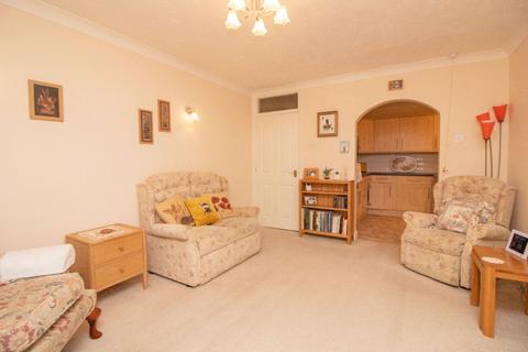 1 bedroom flat for sale, Rosecott, Havant Road, Horndean, Waterlooville, PO8 0XA