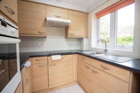 1 bedroom flat for sale, Green Haven Court, London Road, Cowplain, PO8 8EW