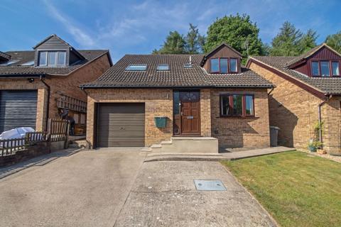 3 bedroom detached house for sale, Covert Grove, Waterlooville, PO7 8EY