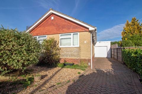 3 bedroom bungalow for sale, Almond Close, Horndean, PO8 9EP