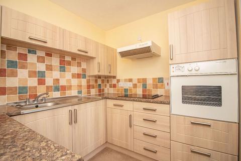 2 bedroom flat for sale, Dene Court,  Holman Close, Waterlooville  PO8 8HD