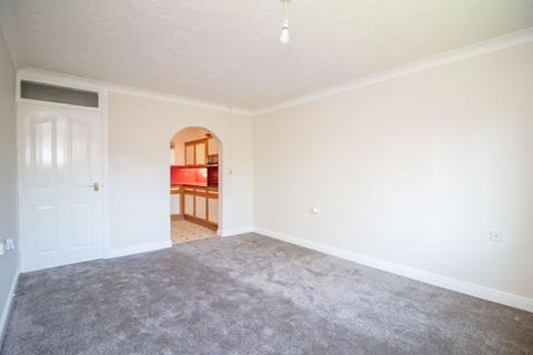 1 bedroom flat for sale, Rosecott, Havant Road, Horndean, PO8 0XA