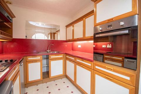 1 bedroom flat for sale, Rosecott, Havant Road, Horndean, PO8 0XA