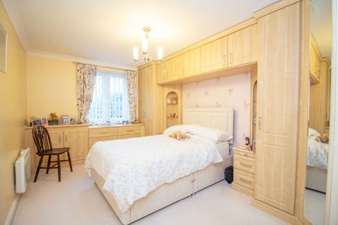 2 bedroom flat for sale, Green Haven Court,  London Road, Cowplain, PO8 8EW