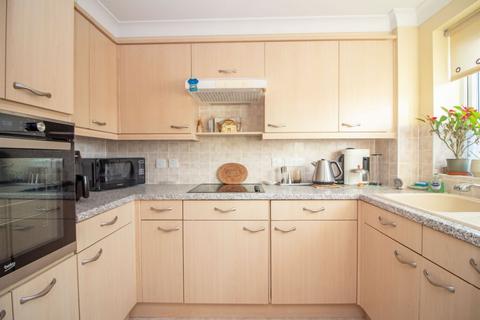 2 bedroom flat for sale, Green Haven Court,  London Road, Cowplain, PO8 8EW