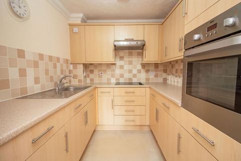 1 bedroom flat for sale, Nightingale Lodge,  Padnell Road, Cowplain, PO8 8AW