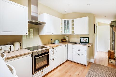 2 bedroom bungalow to rent, Milland Lane, Liphook, West Sussex, GU30