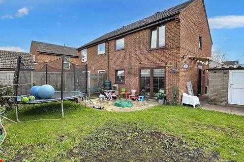 4 bedroom semi-detached house for sale, Guntons Close, Soham