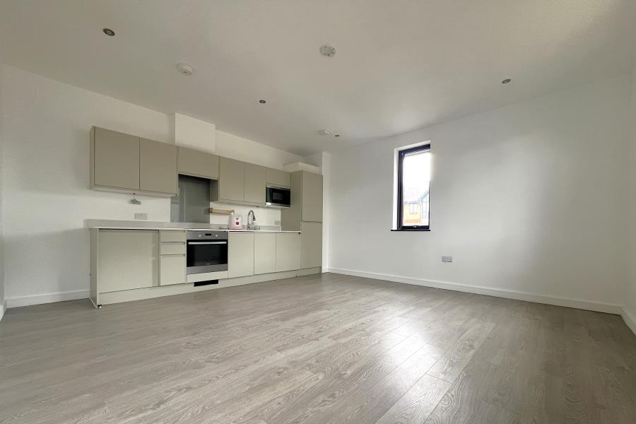 Montrose House, Chertsey KT16 2 bed flat to rent £1,500 pcm (£346 pw)