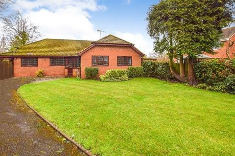 3 bedroom bungalow to rent, Thirlmere Close, Hampshire GU14