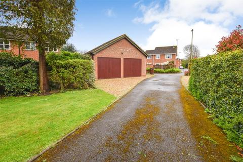 3 bedroom bungalow to rent, Thirlmere Close, Hampshire GU14