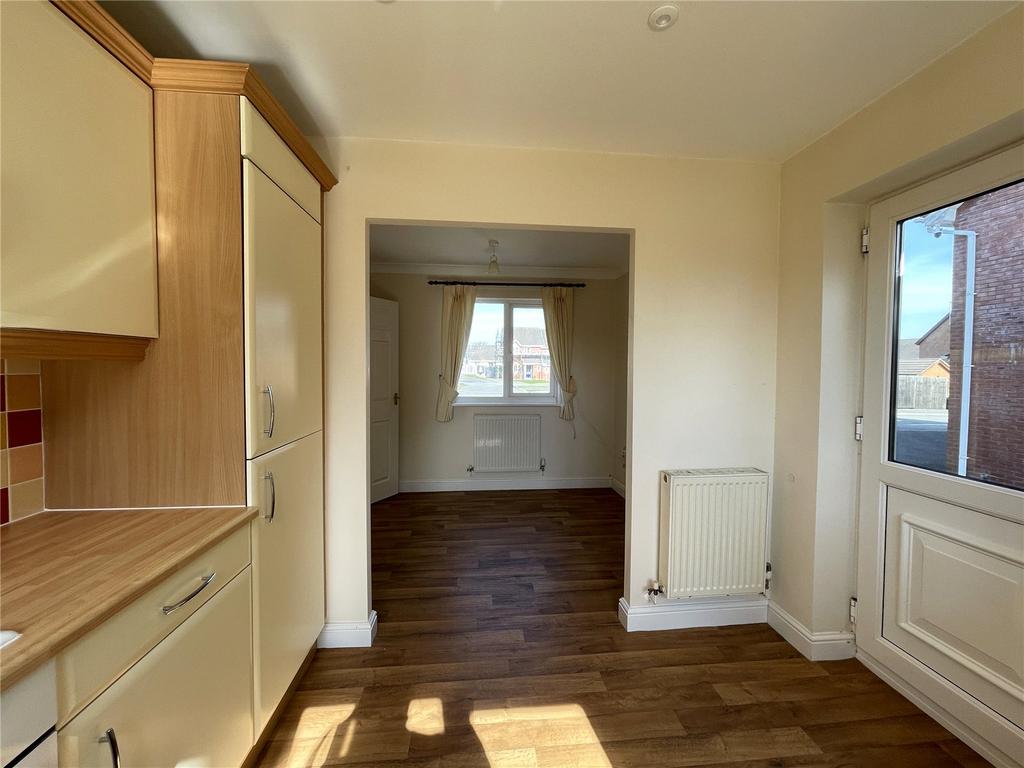 Kitchen / Dining Roo