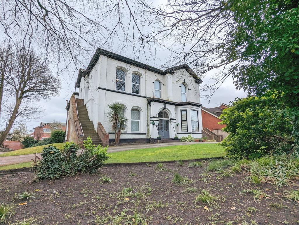 First Floor Apartment, Westcliffe Road, Southport, PR8 2BW 2 bed apartment to rent £700 pcm (£