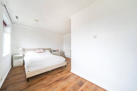 2 bedroom end of terrace house to rent, Lower Edgeborough Road, Guildford, Surrey, GU1