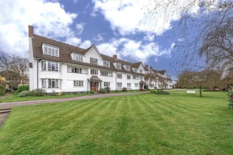 2 bedroom flat for sale, Ditton Close, Thames Ditton KT7
