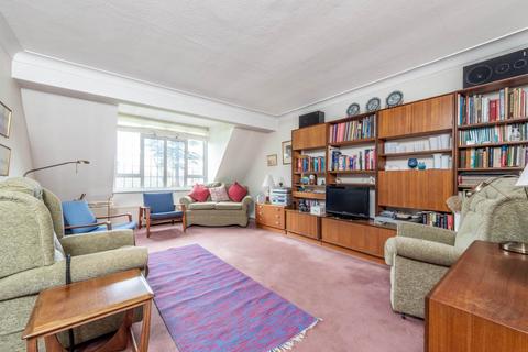 2 bedroom flat for sale, Ditton Close, Thames Ditton KT7